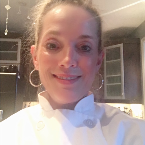 Meet your Posher, Kim The Accidental Posher - Picture 2 of 6